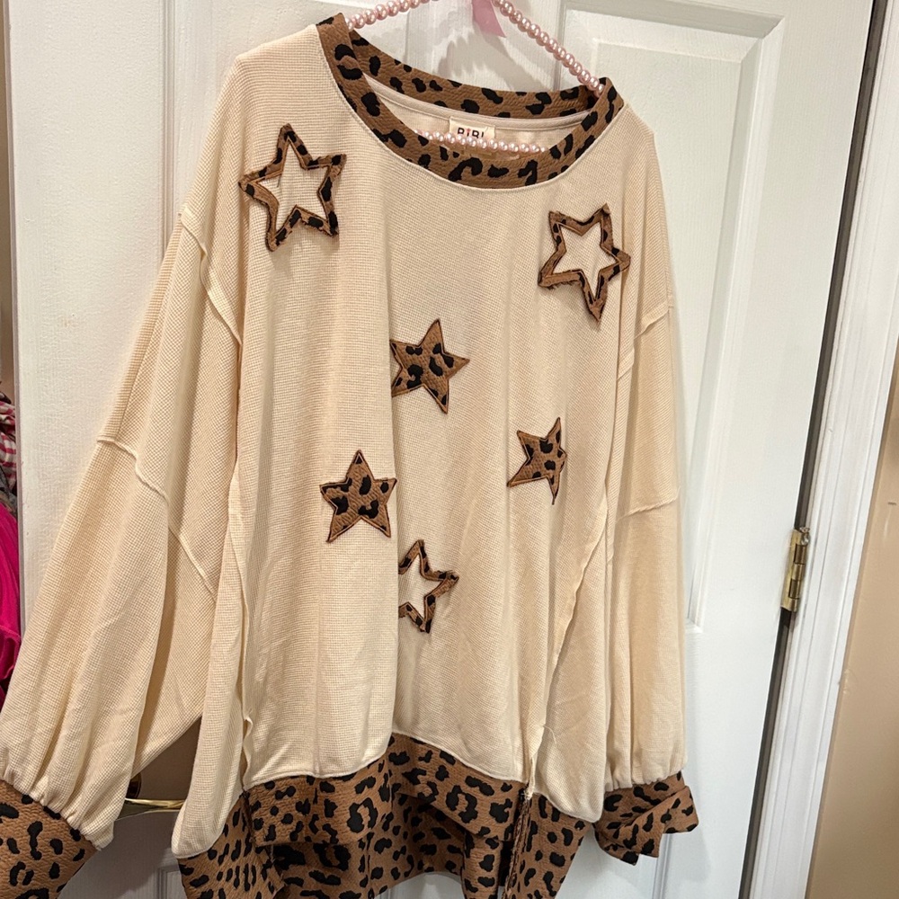 BIbi animal print star an trim cream waffle oversized pullover NWOT